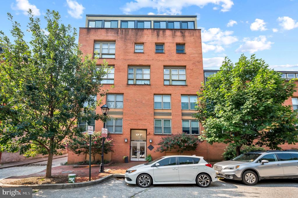 123 W BARRE STREET W Unit: 402