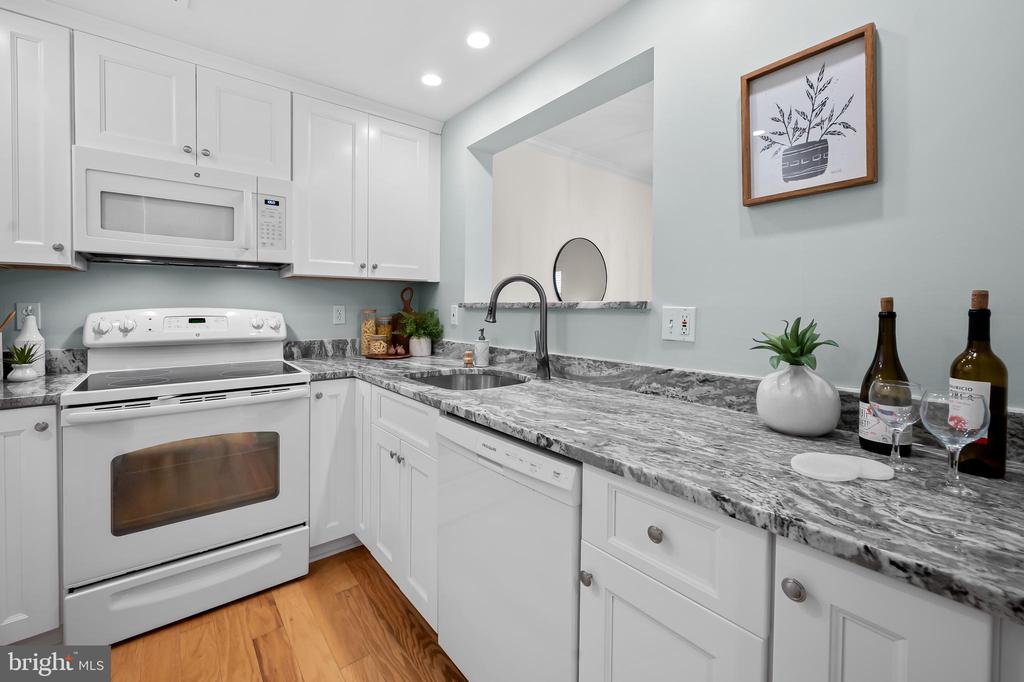 123 W BARRE STREET W Unit: 402