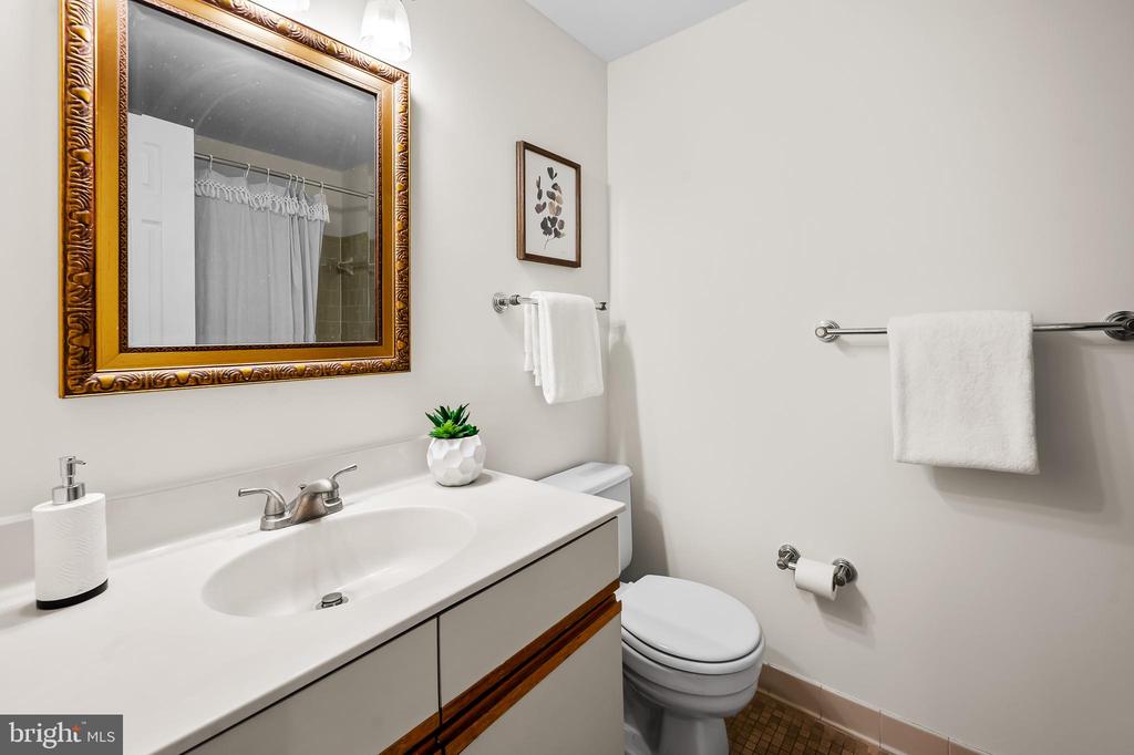123 W BARRE STREET W Unit: 402