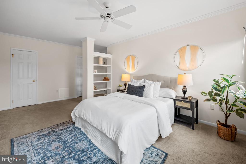 123 W BARRE STREET W Unit: 402