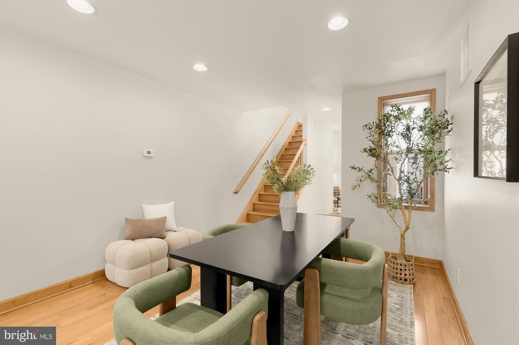 1121 S CLINTON STREET