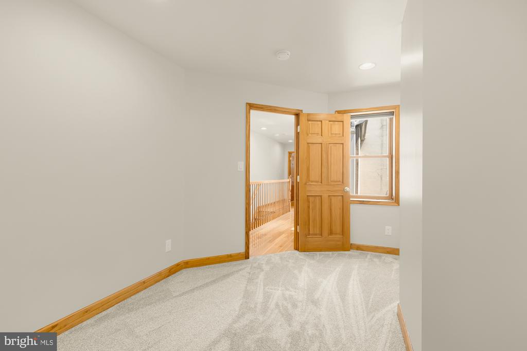 1121 S CLINTON STREET