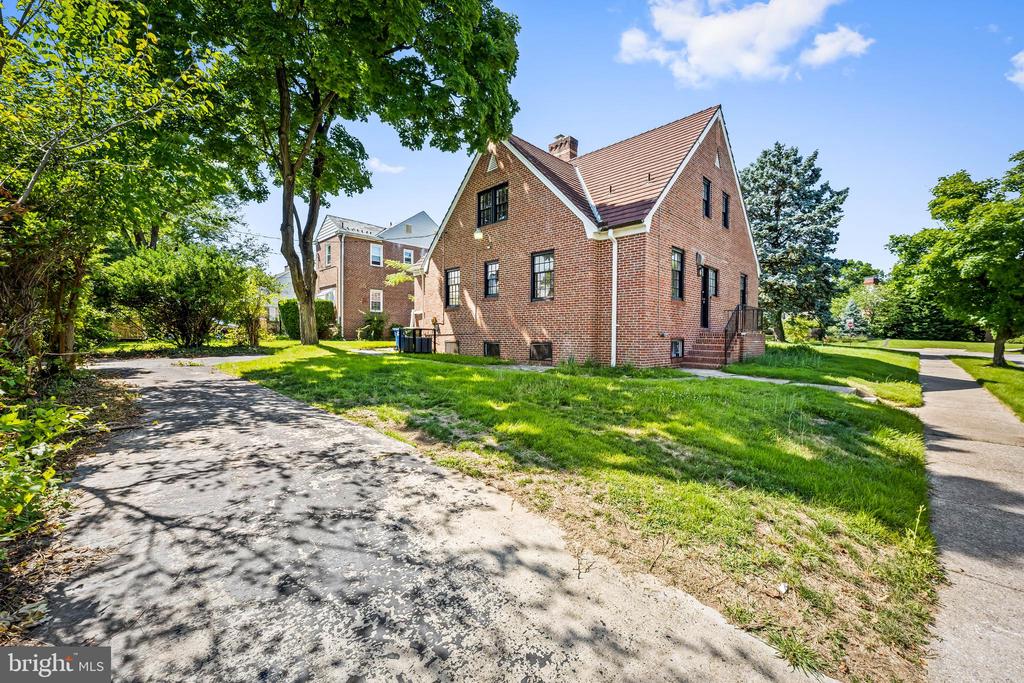 315 E COLD SPRING LANE