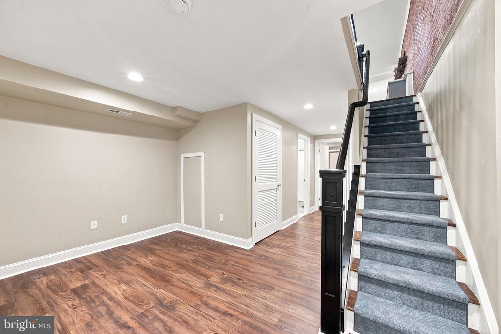 3228 FOSTER AVENUE