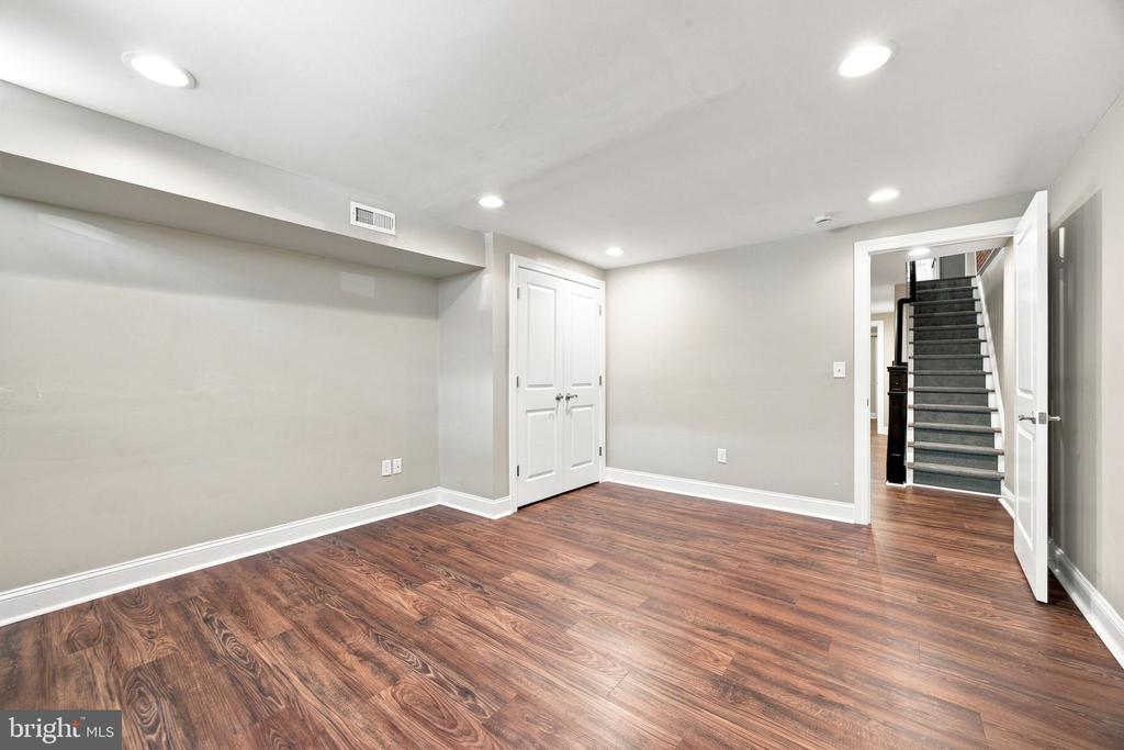 3228 FOSTER AVENUE