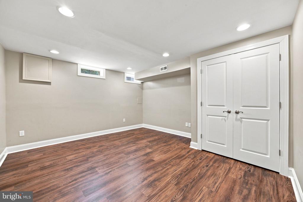 3228 FOSTER AVENUE