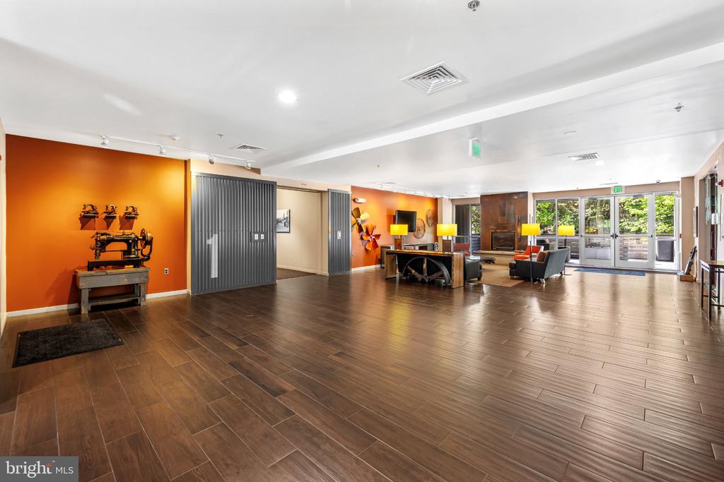 2007 CLIPPER PARK ROAD Unit: 211