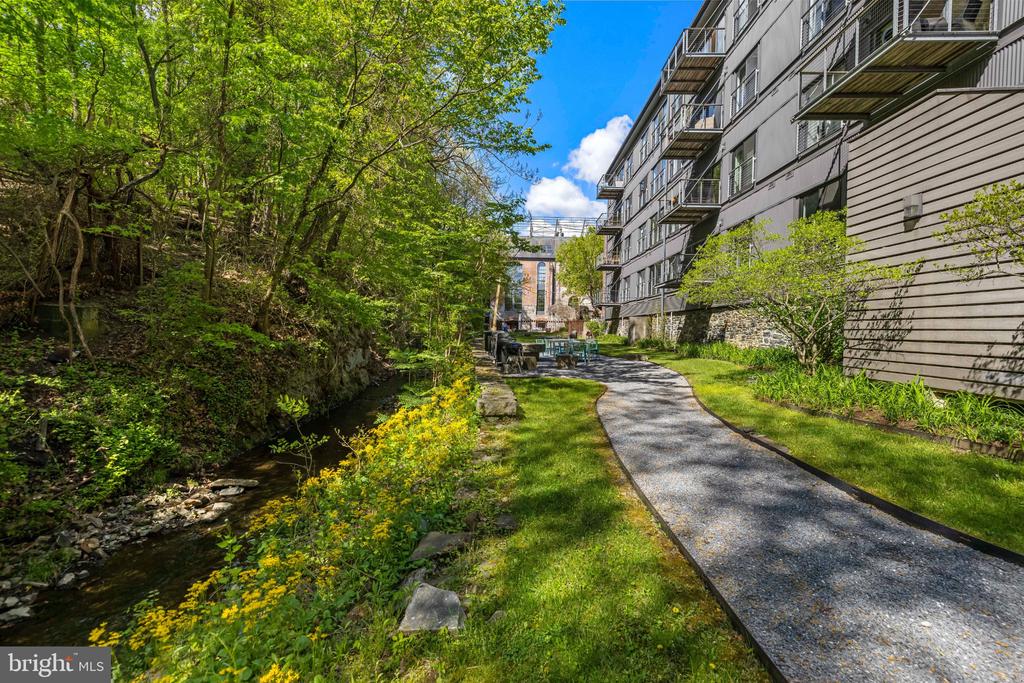 2007 CLIPPER PARK ROAD Unit: 211