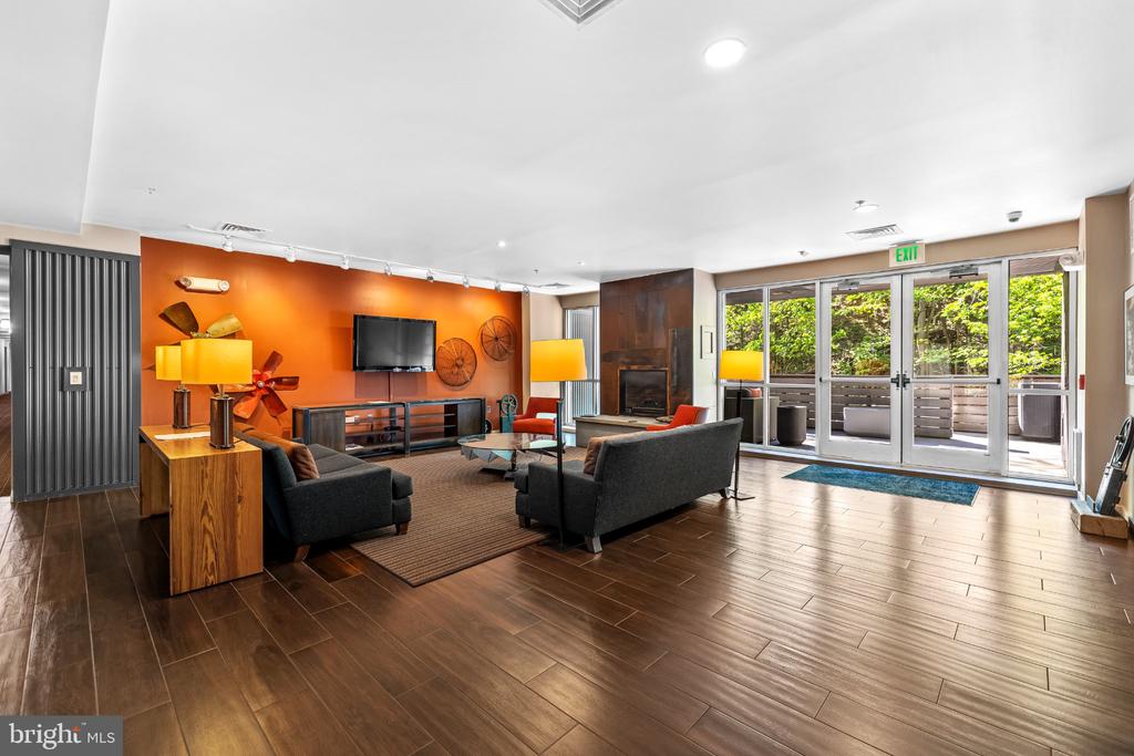 2007 CLIPPER PARK ROAD Unit: 211