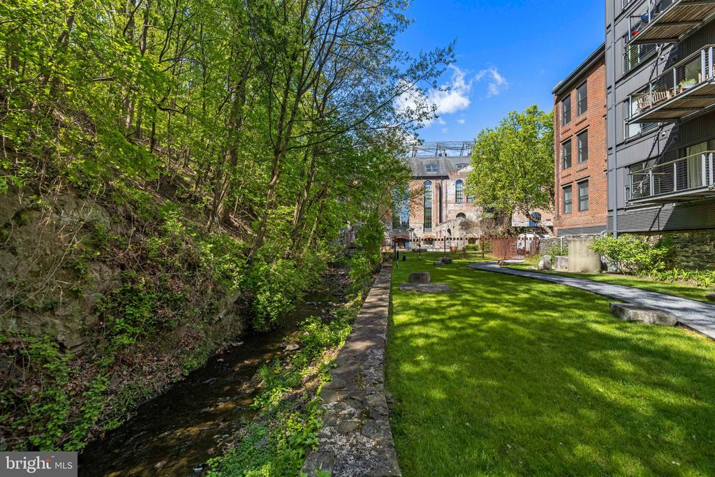2007 CLIPPER PARK ROAD Unit: 211