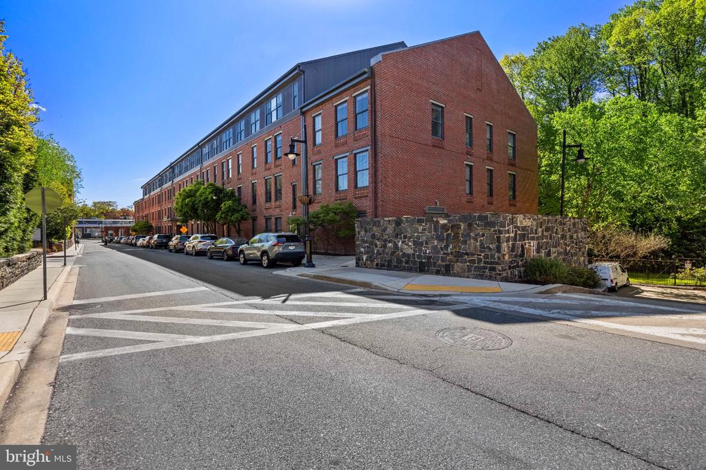 2007 CLIPPER PARK ROAD Unit: 211