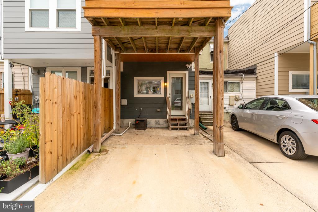 1827 WESTPHAL PLACE