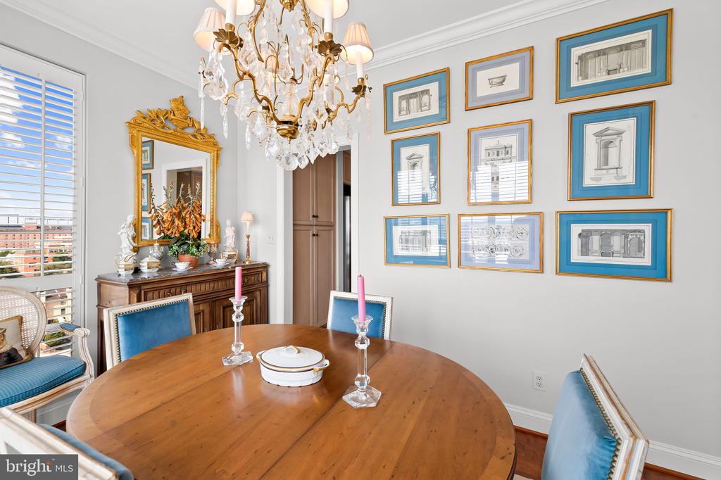 10 E LEE STREET Unit: 804