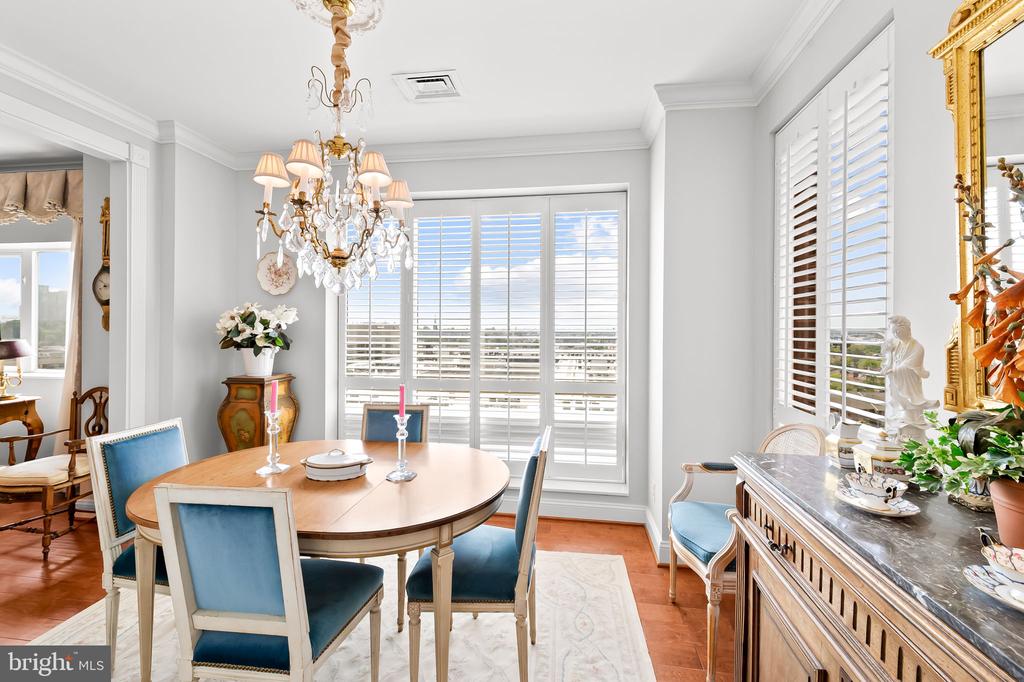 10 E LEE STREET Unit: 804