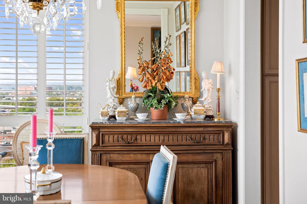 10 E LEE STREET Unit: 804