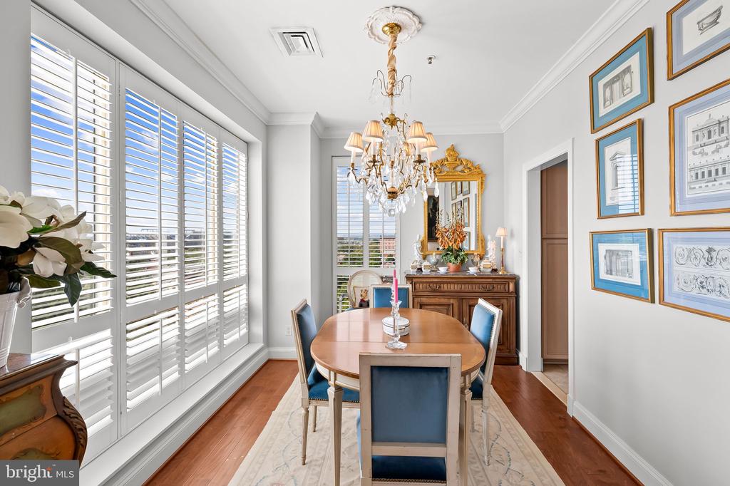 10 E LEE STREET Unit: 804