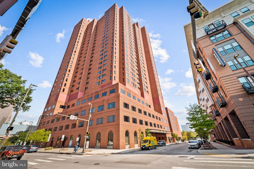 10 E LEE STREET Unit: 804