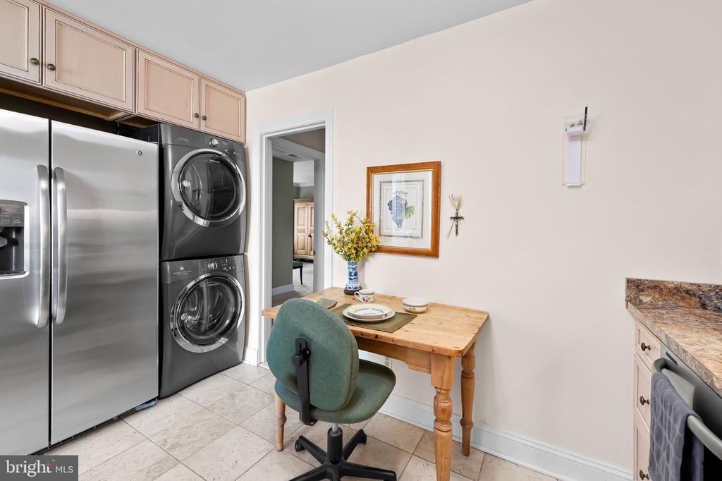 10 E LEE STREET Unit: 804