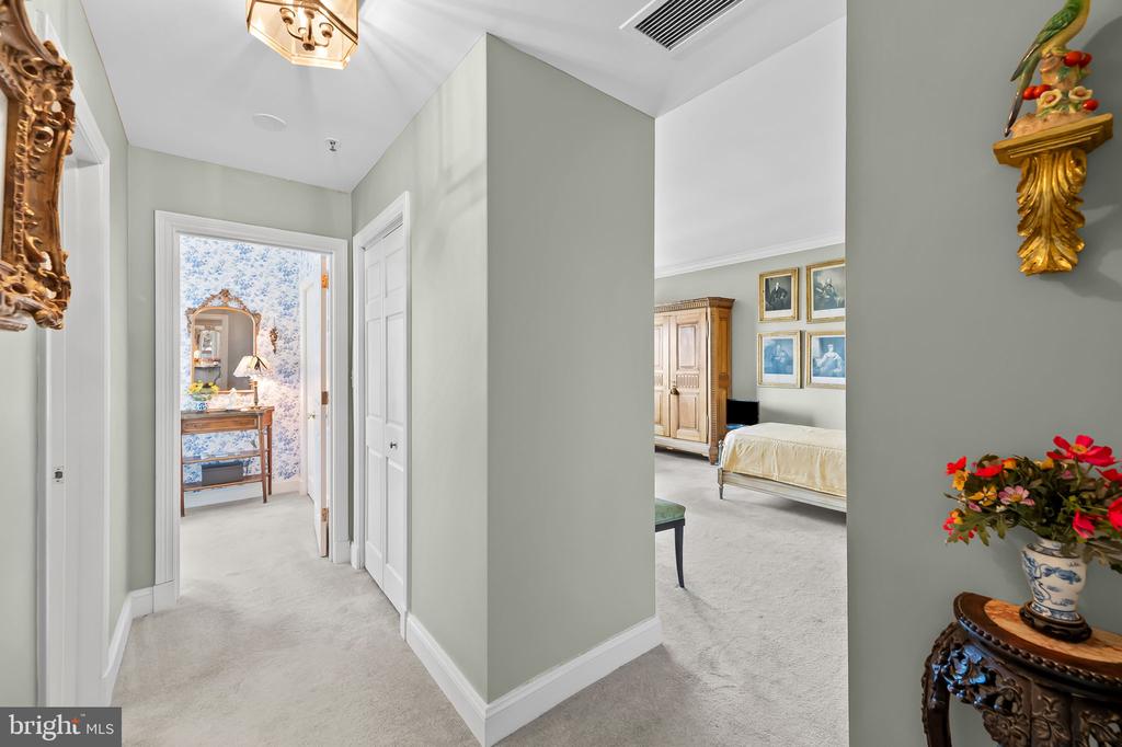 10 E LEE STREET Unit: 804