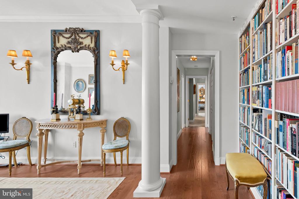 10 E LEE STREET Unit: 804