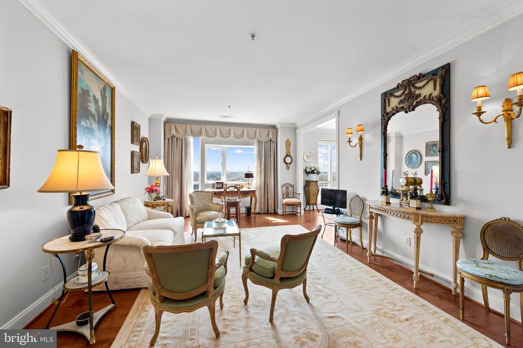 10 E LEE STREET Unit: 804