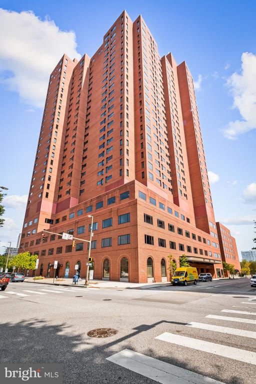 10 E LEE STREET Unit: 804