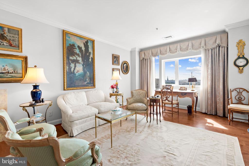 10 E LEE STREET Unit: 804