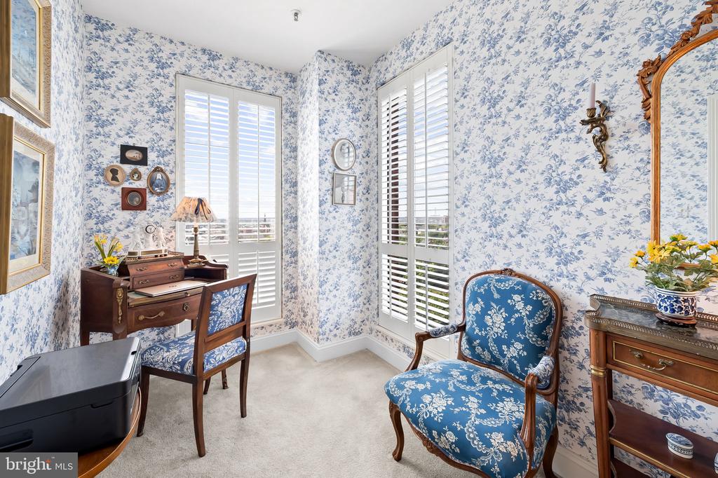 10 E LEE STREET Unit: 804