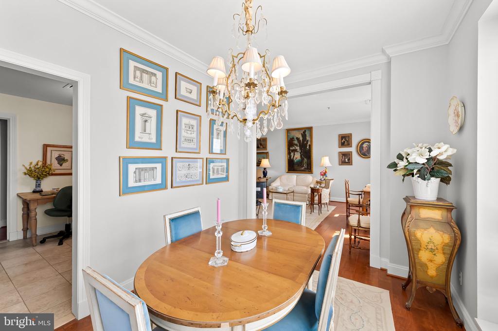 10 E LEE STREET Unit: 804