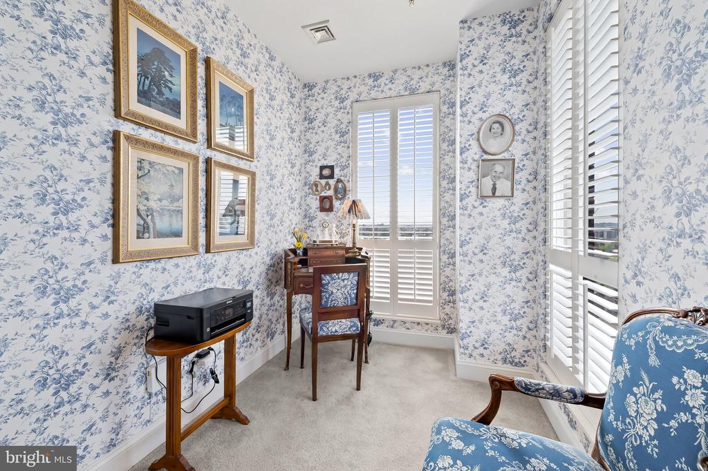 10 E LEE STREET Unit: 804