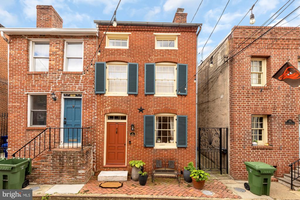 217 E CHURCHILL STREET