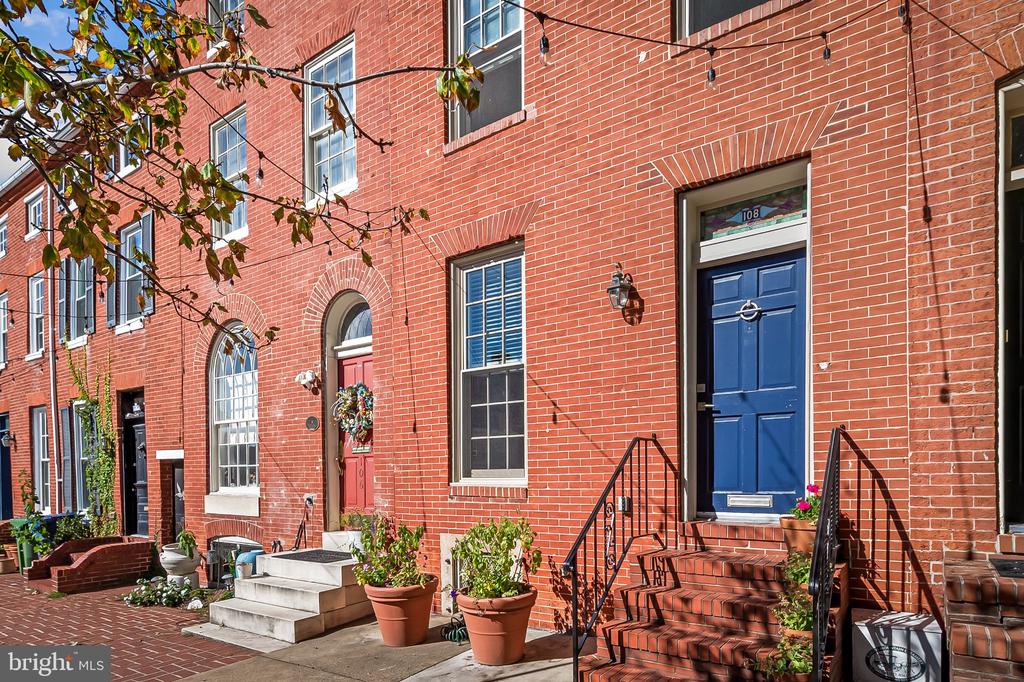 108 WARREN AVENUE