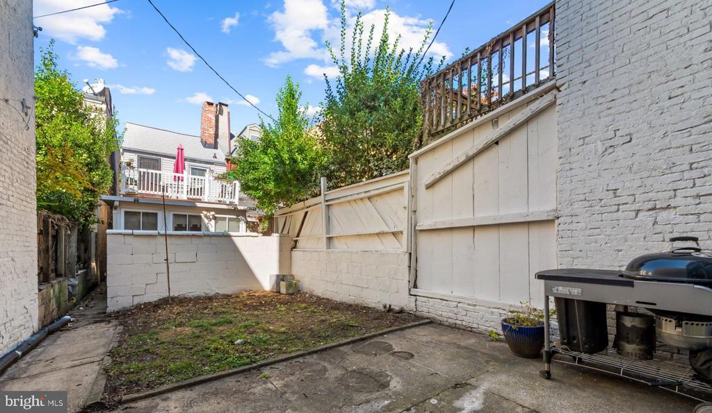 108 WARREN AVENUE