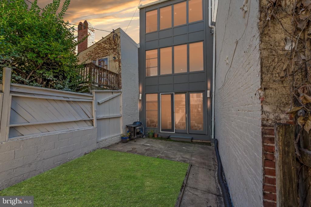 108 WARREN AVENUE