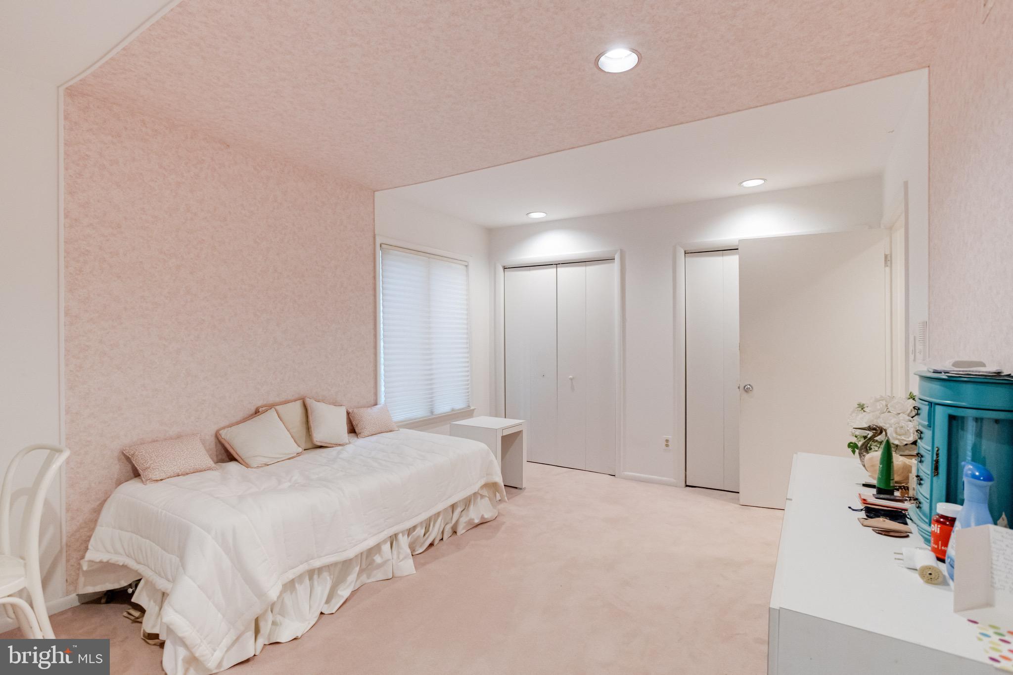 2403 Velvet Ridge Dr