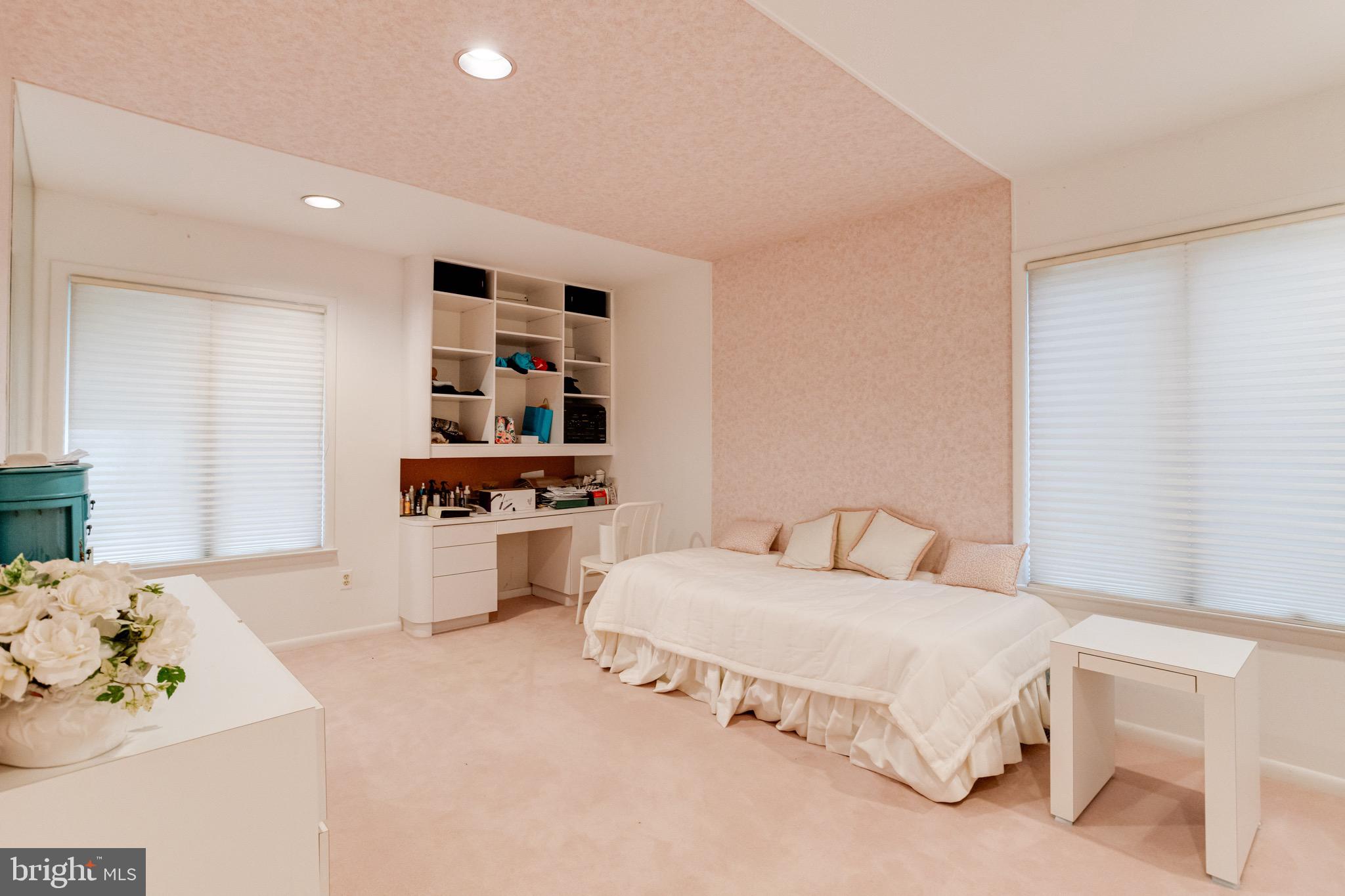 2403 Velvet Ridge Dr