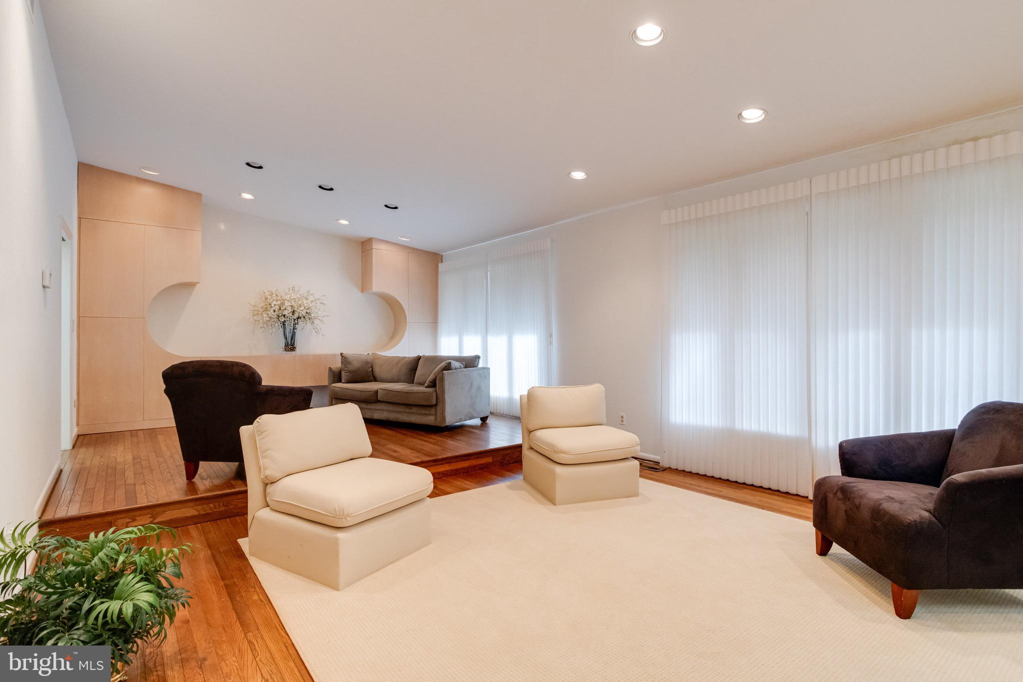 2403 Velvet Ridge Dr