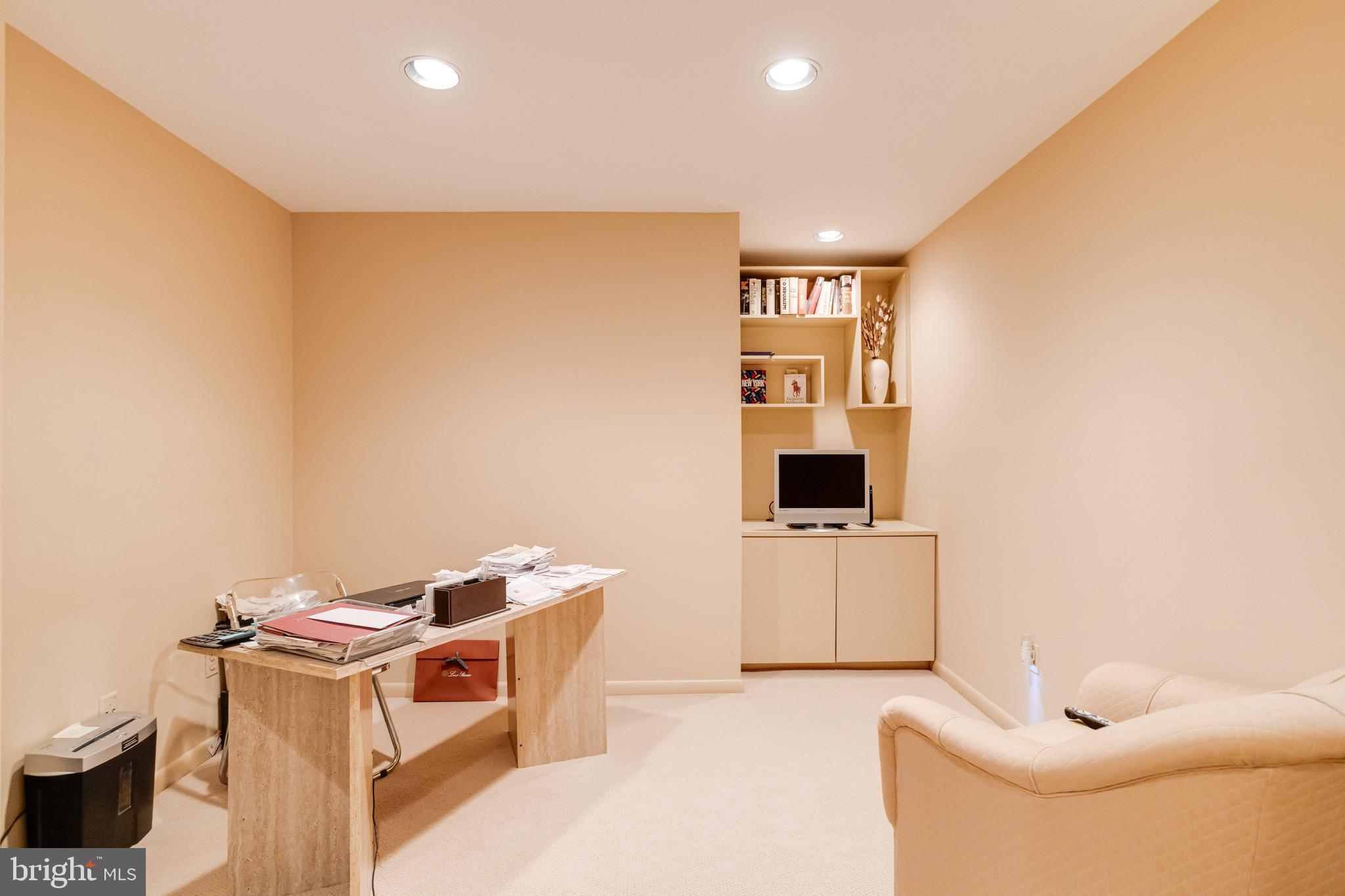 2403 Velvet Ridge Dr