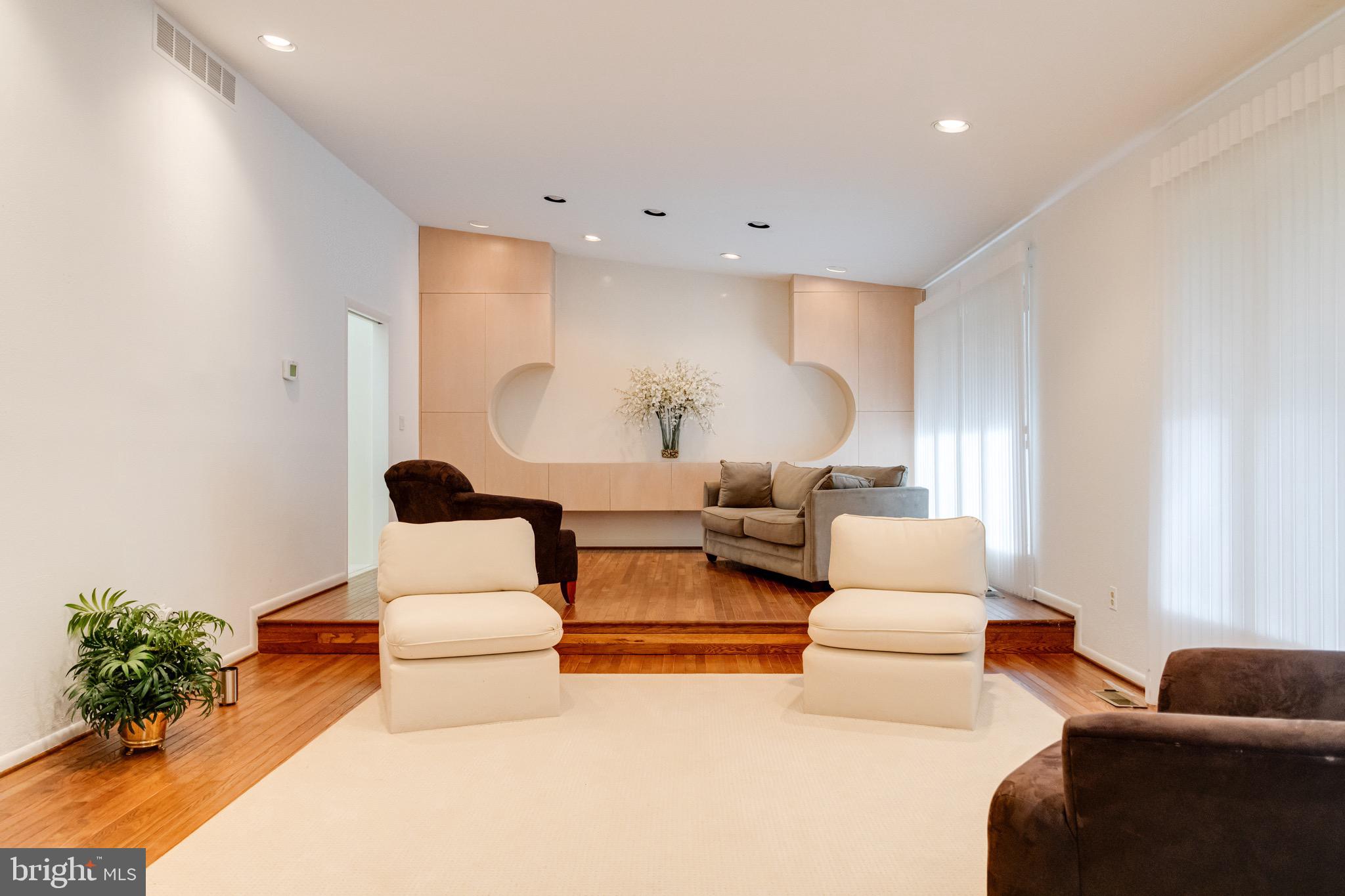 2403 Velvet Ridge Dr