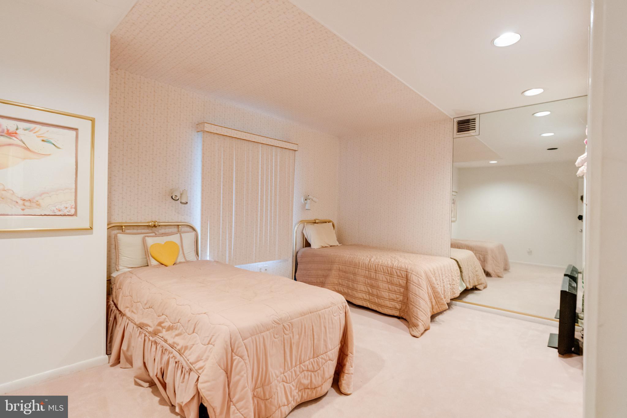 2403 Velvet Ridge Dr