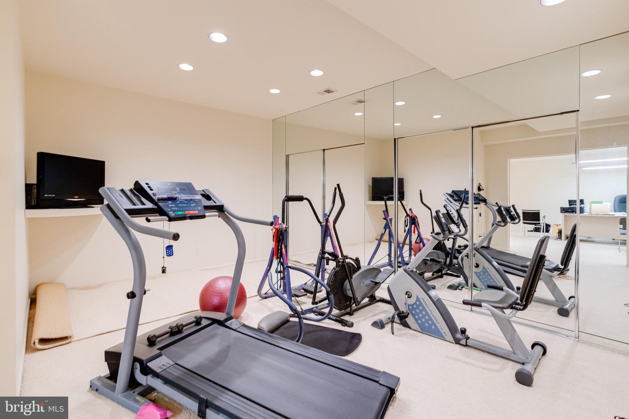 2403 Velvet Ridge Dr