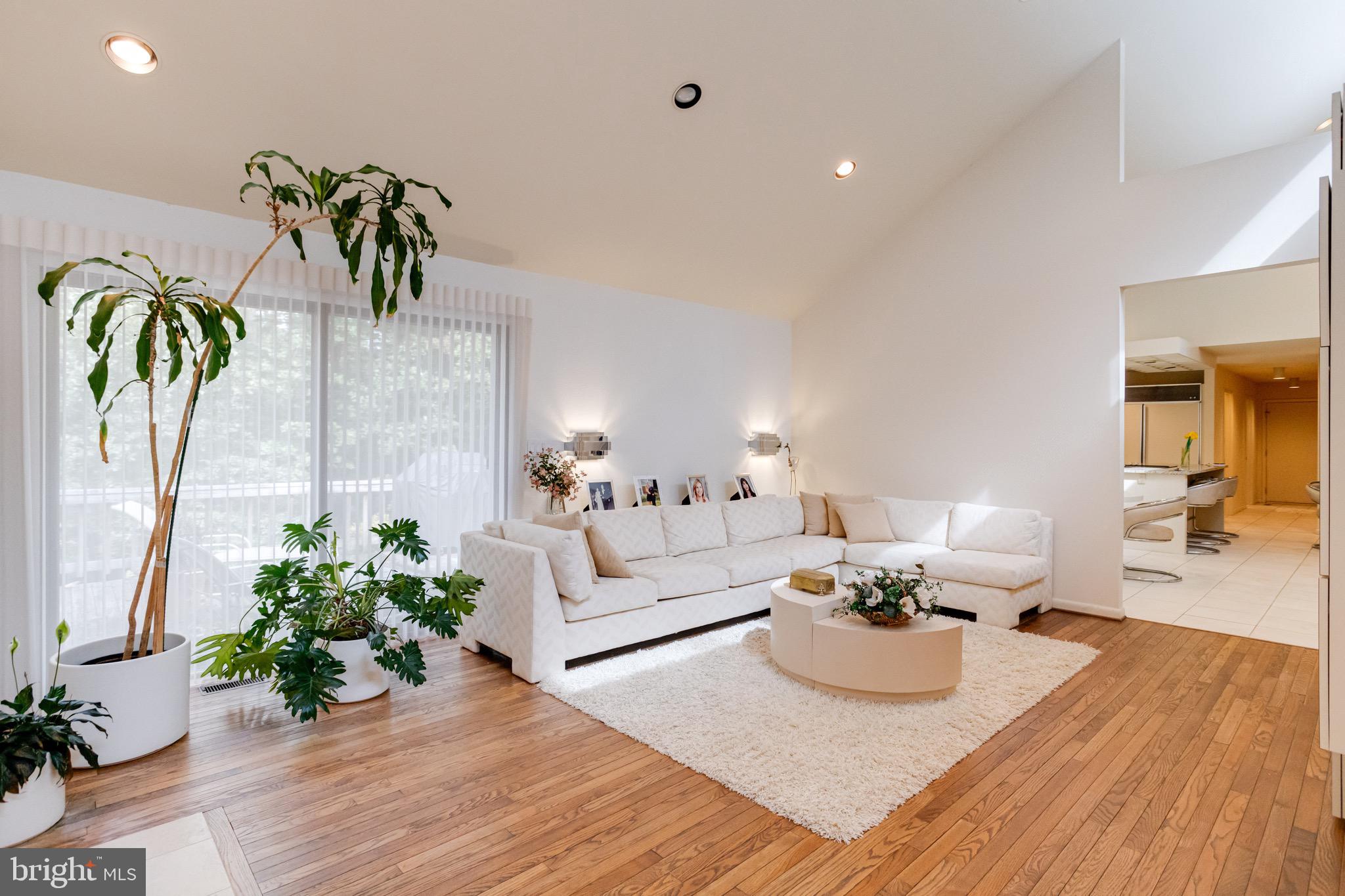 2403 Velvet Ridge Dr