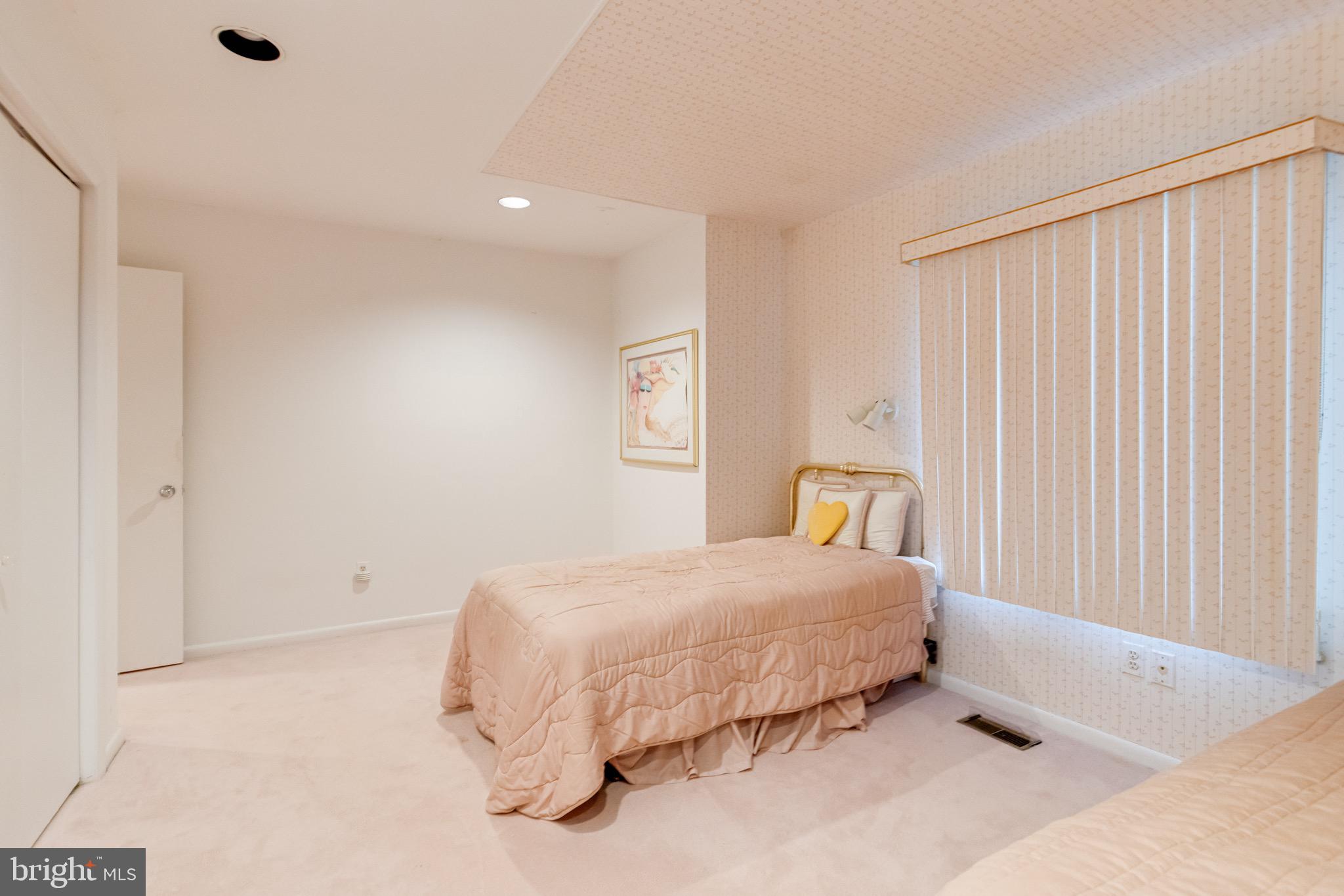 2403 Velvet Ridge Dr