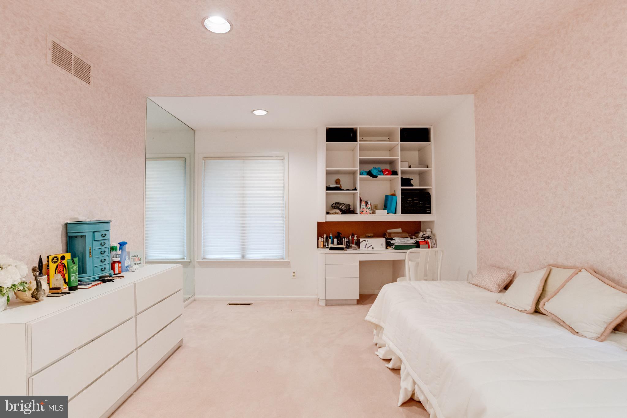 2403 Velvet Ridge Dr