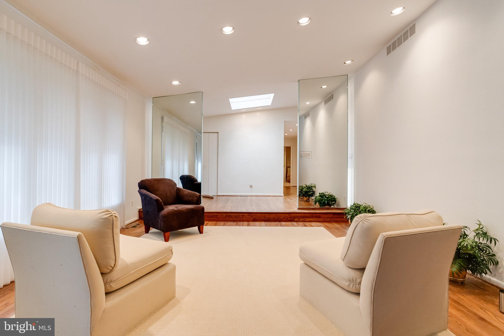 2403 Velvet Ridge Dr