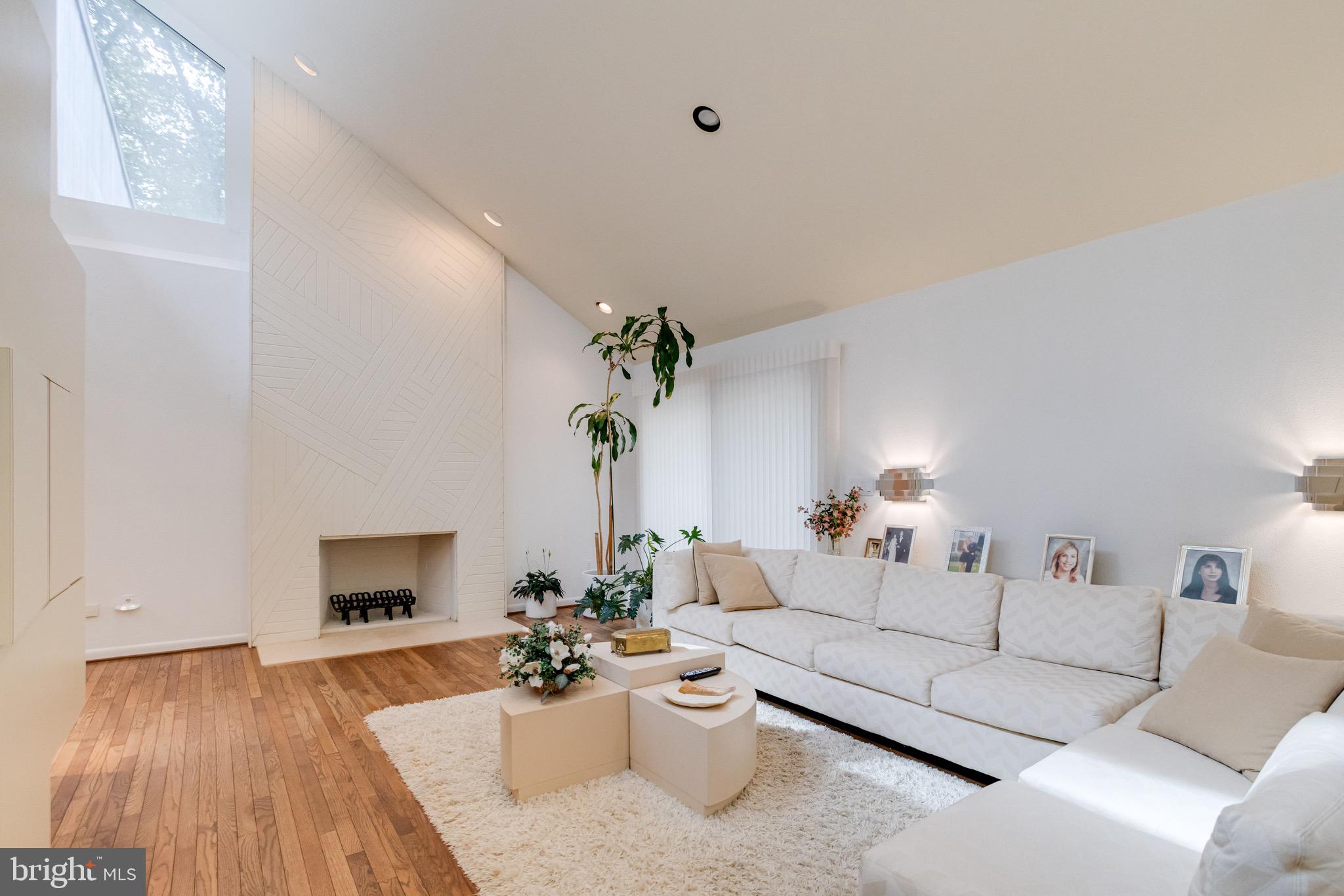 2403 Velvet Ridge Dr