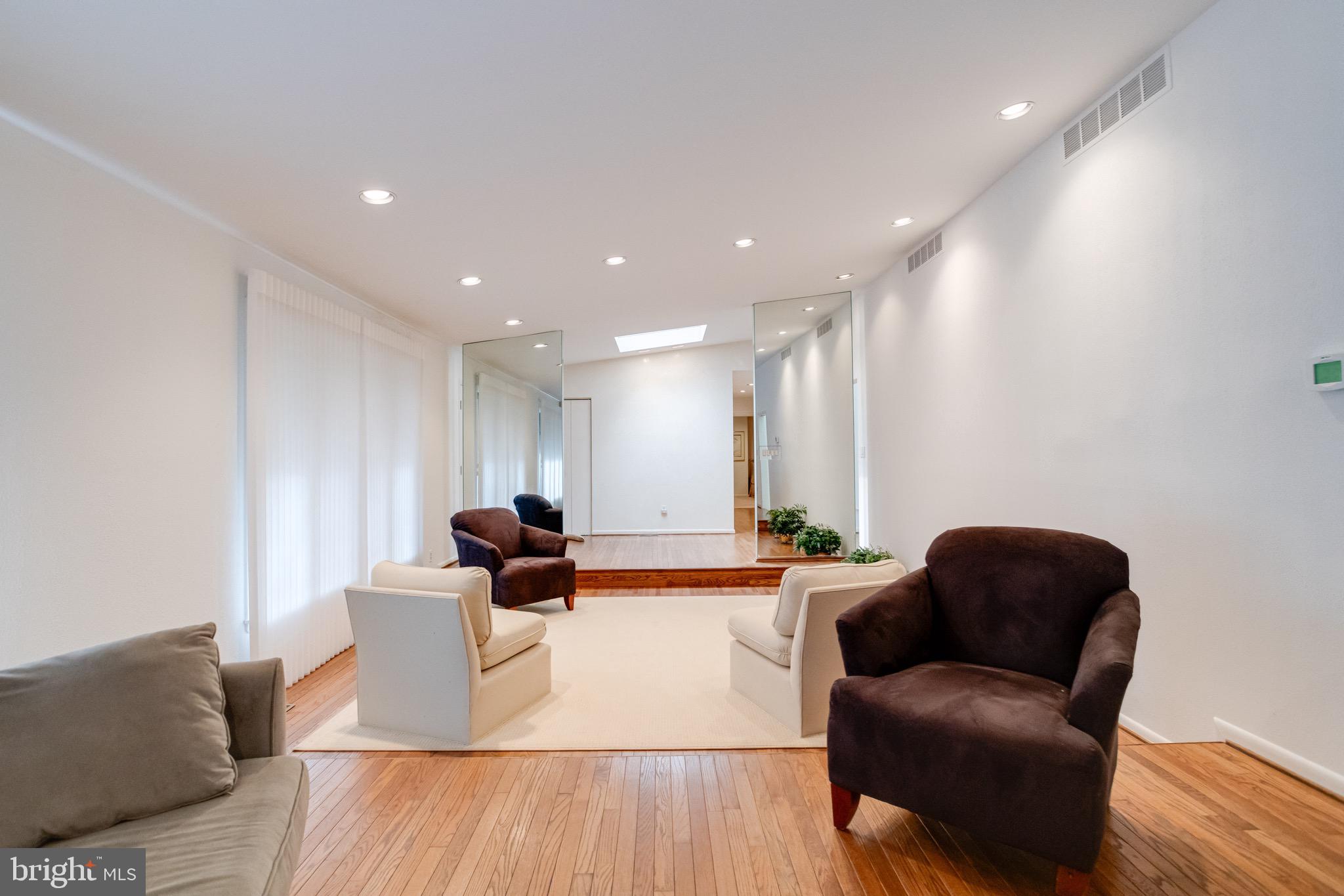 2403 Velvet Ridge Dr