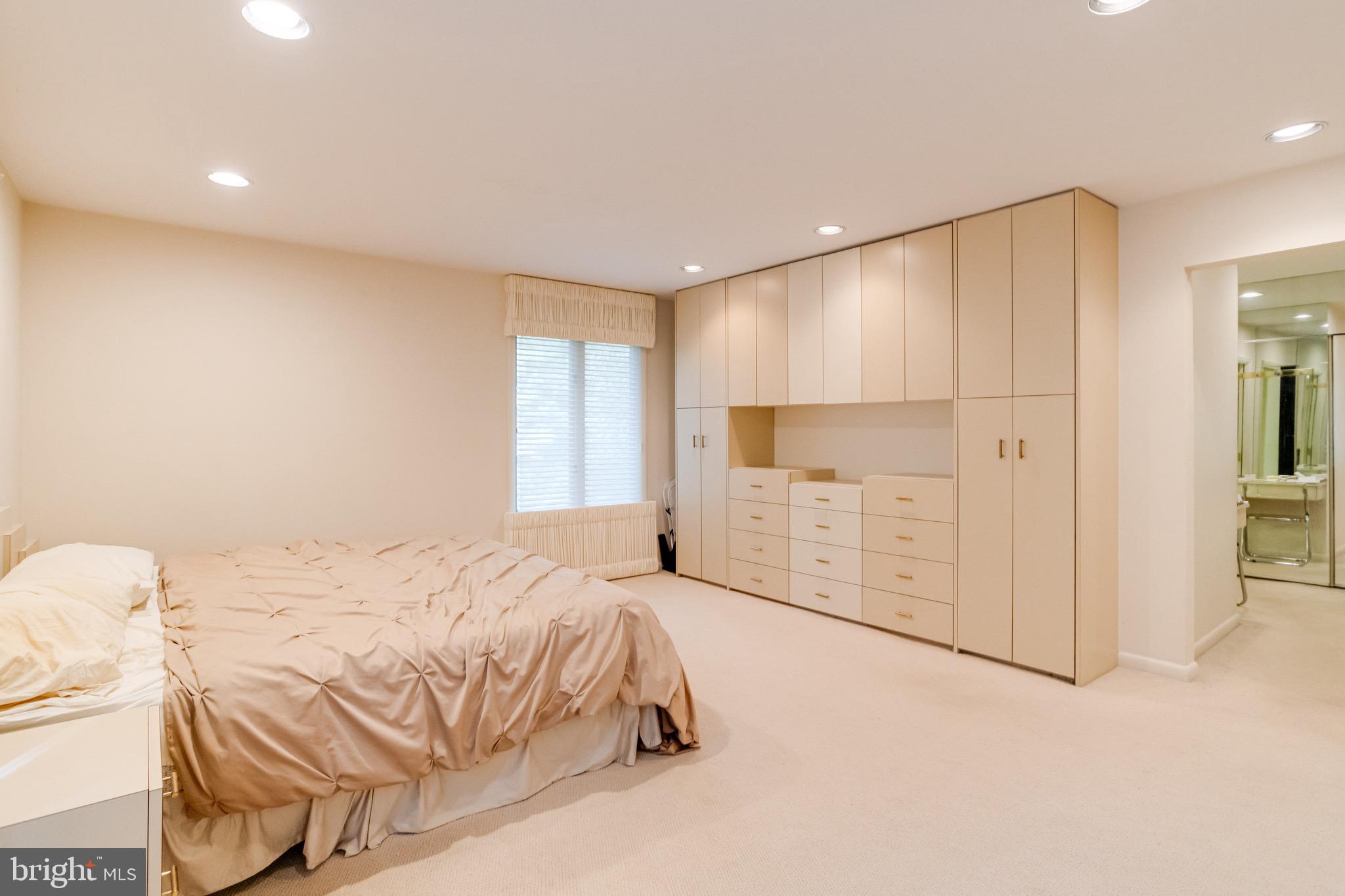 2403 Velvet Ridge Dr