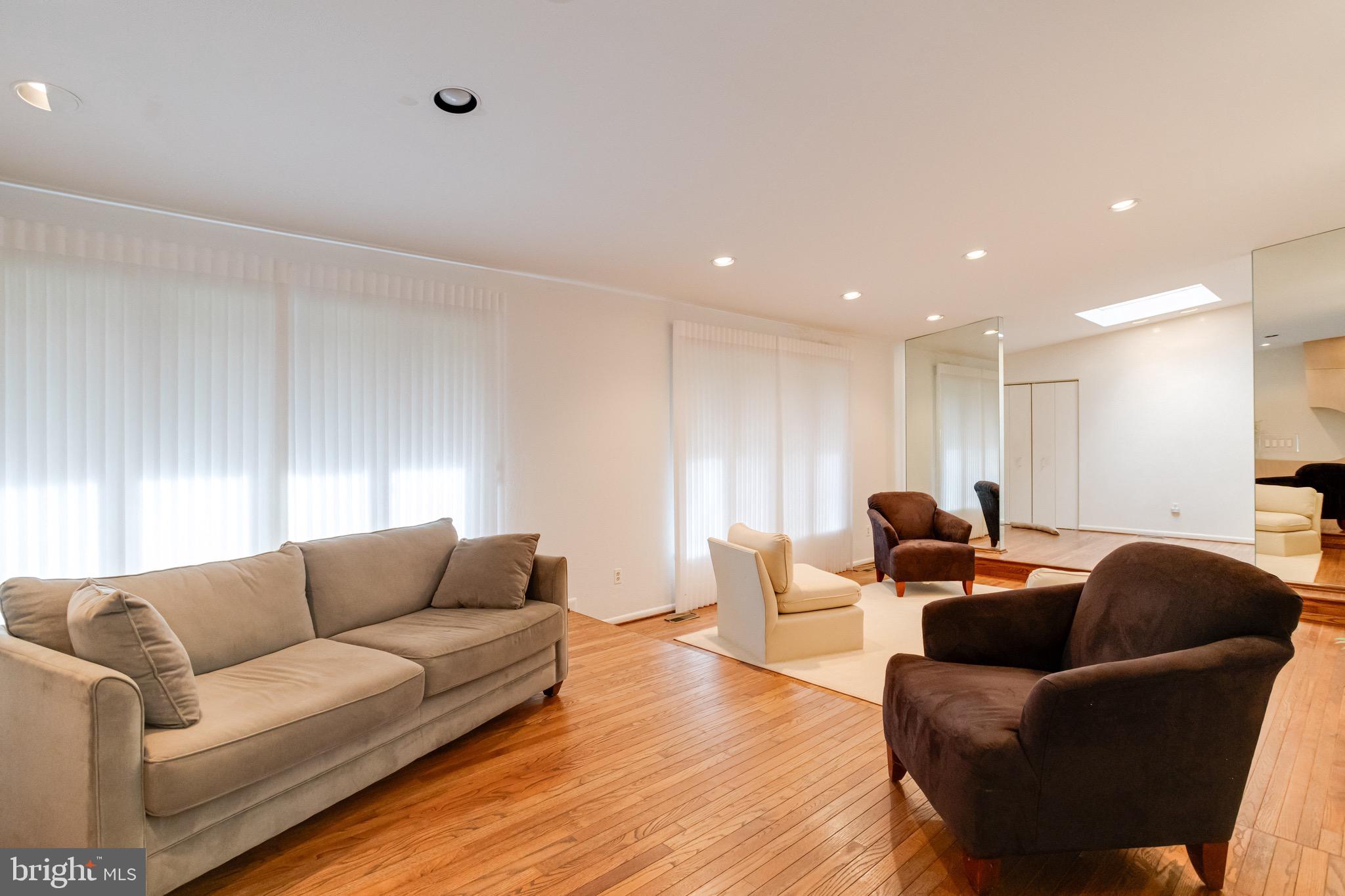 2403 Velvet Ridge Dr