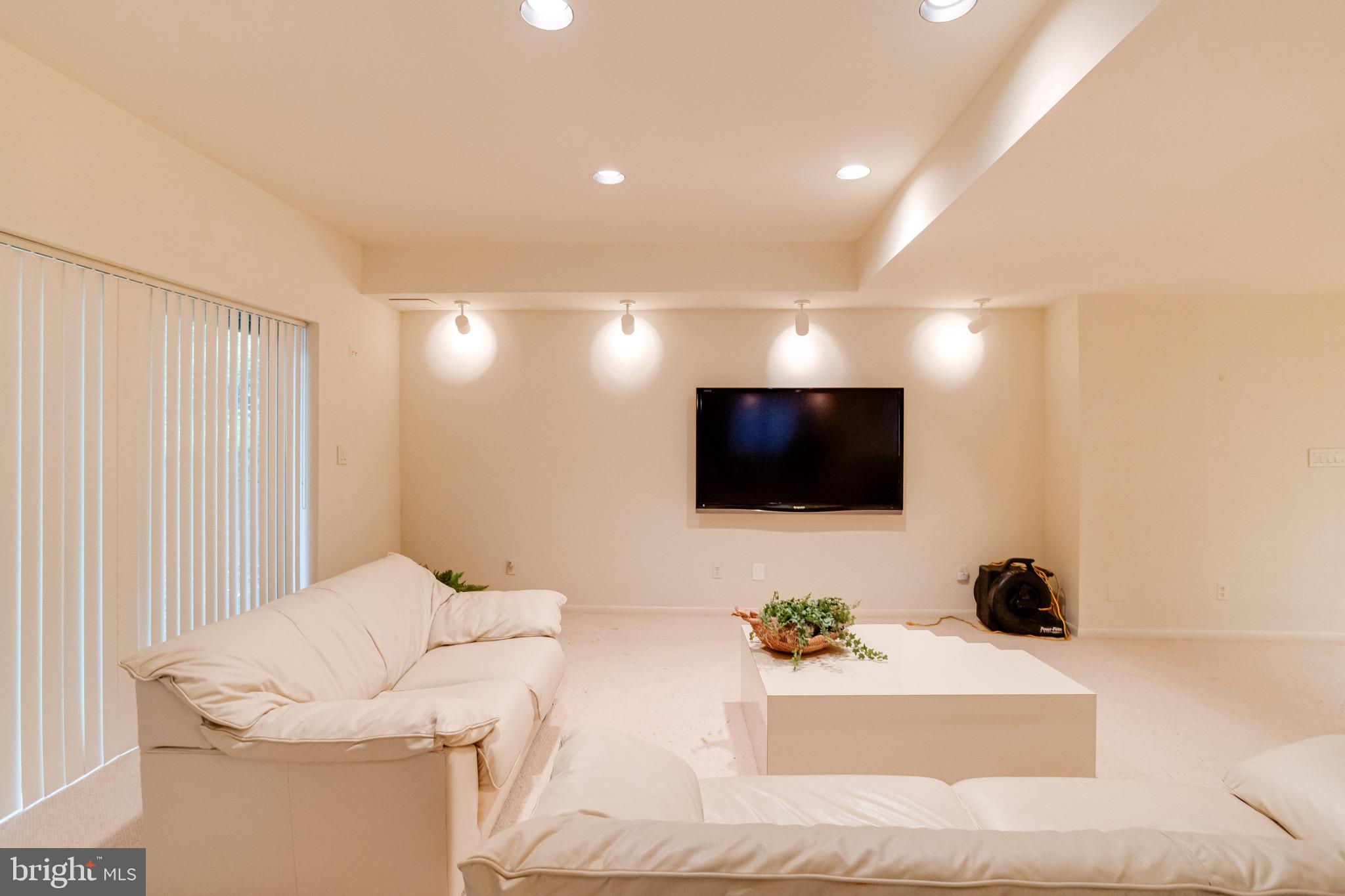 2403 Velvet Ridge Dr